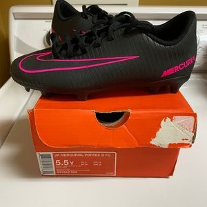 NIKE GIRLS SOCCER CLEATS